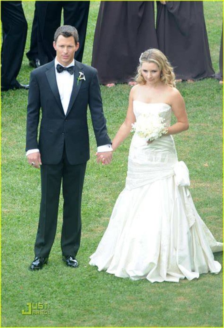 Beverley Mitchell Wedding Pictures FIRST LOOK! Photo 1453331