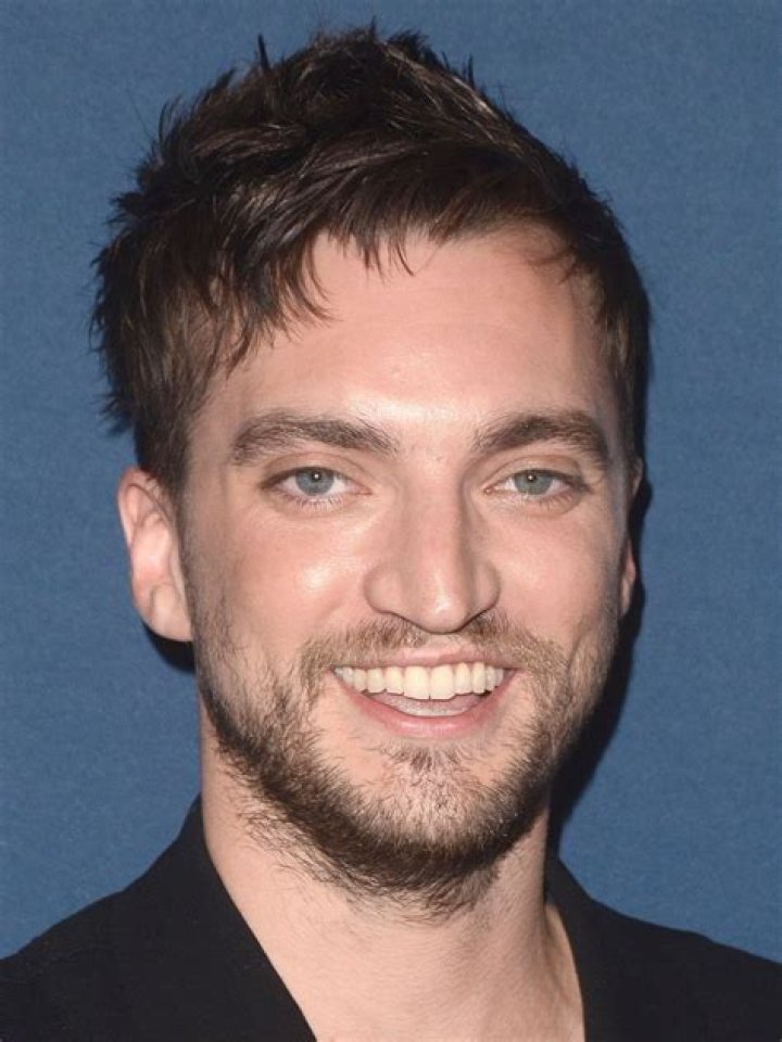 Classify actor Richard Harmon