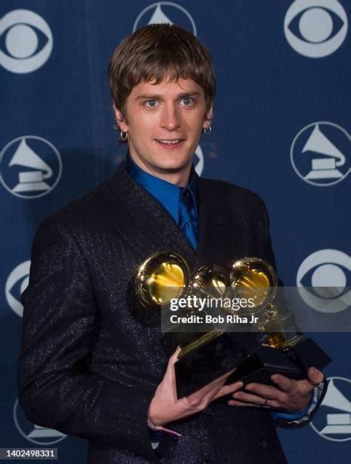 GRAMMY AWARDWINNING SINGERSONGWRITER ROB THOMAS BRINGS ‘SMOOTH