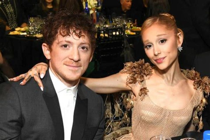 &iquest;Qui&eacute;n es Ethan Slater? Conoce al novio de Ariana Grande tras la