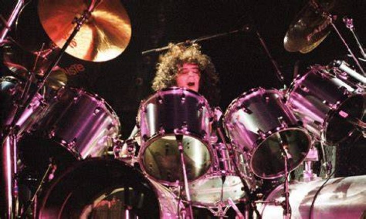 KISS Late Drummer ERIC CARR's Girlfriend CARRIE STEVENS Talks New