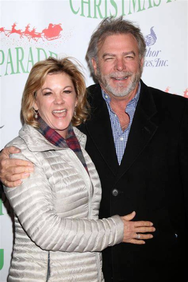 LOS ANGELES, NOV 27 Gail Engvall, Bill Engvall at the 85th Annual