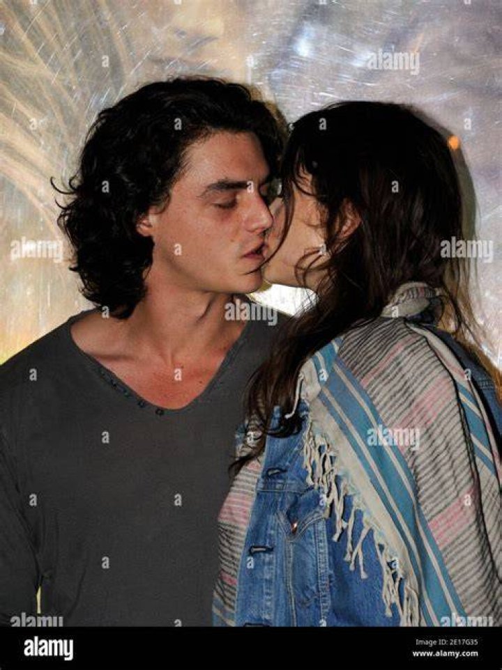 Pierre and his wife..;D Couple photos, How to plan, Photo